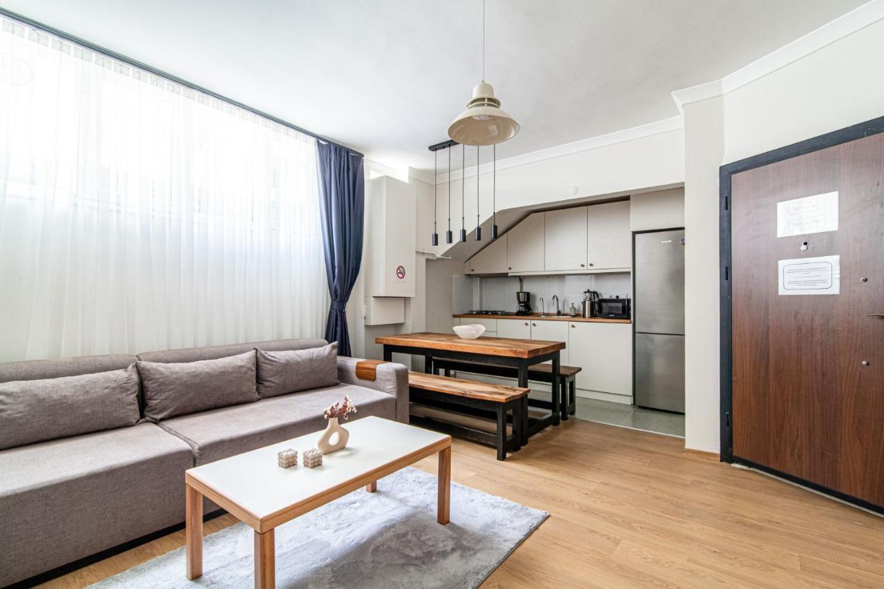 Gorgeous Apartment In The Heart Of Cihangir Istanbul Exterior photo