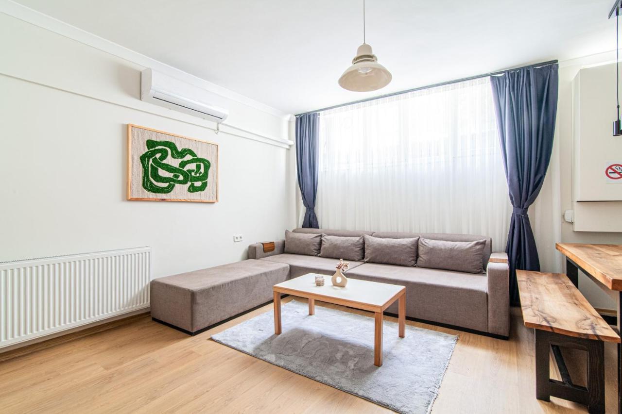 Gorgeous Apartment In The Heart Of Cihangir Istanbul Exterior photo